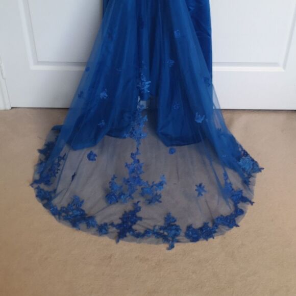 Bride's Mermaid Gown Plunging Neckline Royal Blue Size 8 - Picture 12 of 16